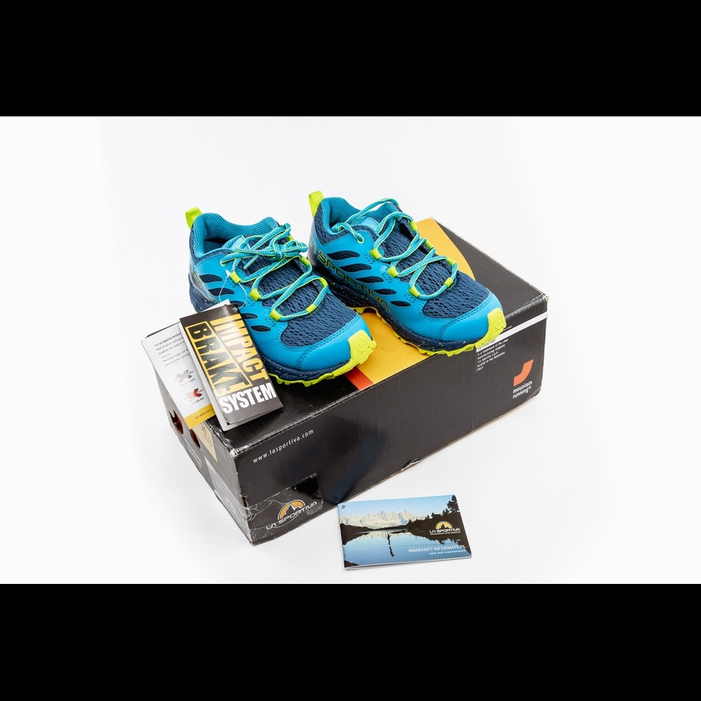La Sportiva Kids Trail Runners size 31 or 13.5. New in Box. Blue and green.